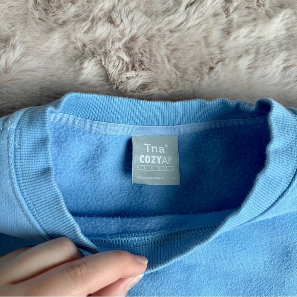 Aritzia TNA Cozy AF Cropped Bright Blue Fleece Lined Crewneck Sweatshirt - Picture 2 of 6